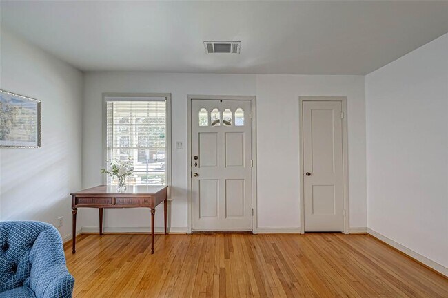 Building Photo - 3610 Glen Haven Blvd