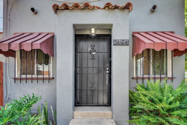 Foto del edificio - 2492 Pasadena Ave