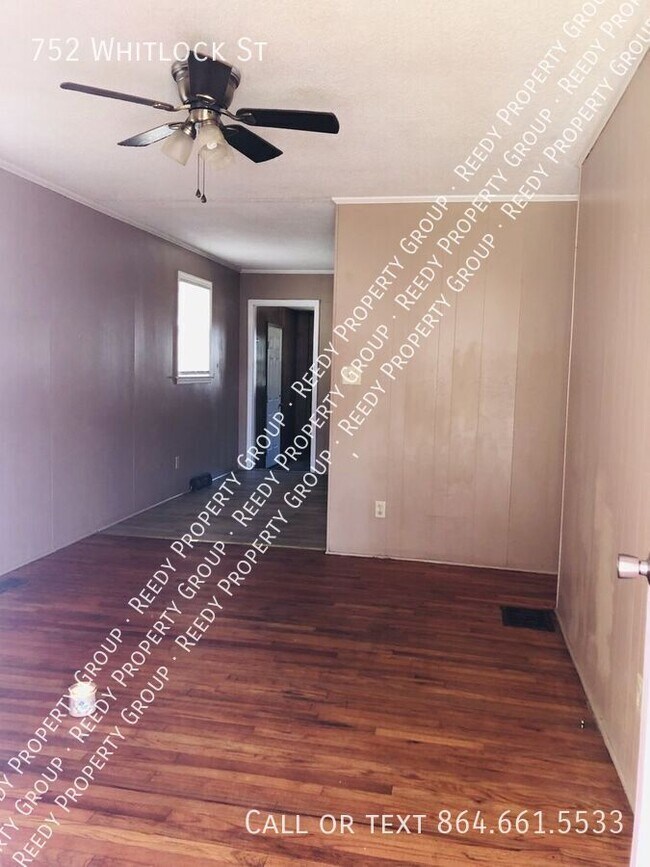 Building Photo - 752 Whitlock St