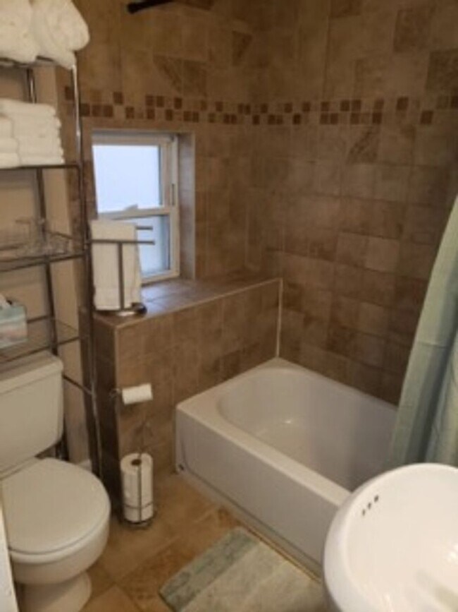 Foto del edificio - 32 Ferrin Pl