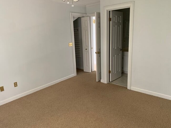 Building Photo - 600 Woodrow St