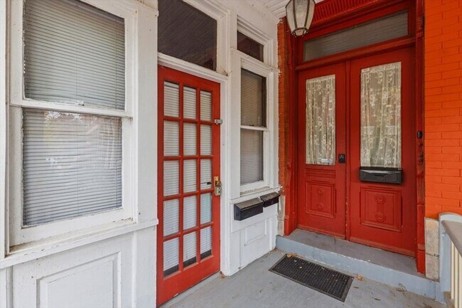 Foto del edificio - 329 E Union St