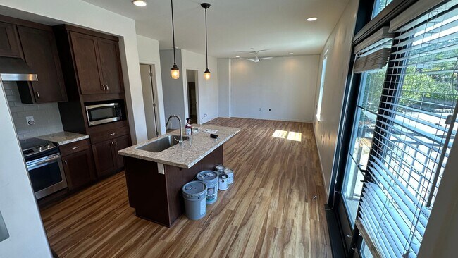 Building Photo - Walkable Sunny West End 2b 1.5ba in downtown San Rafael