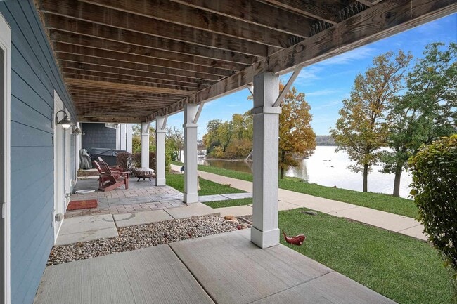 Building Photo - 5 River Row