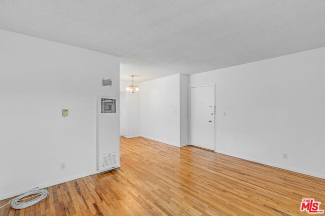 Building Photo - 1627 S Bundy Dr