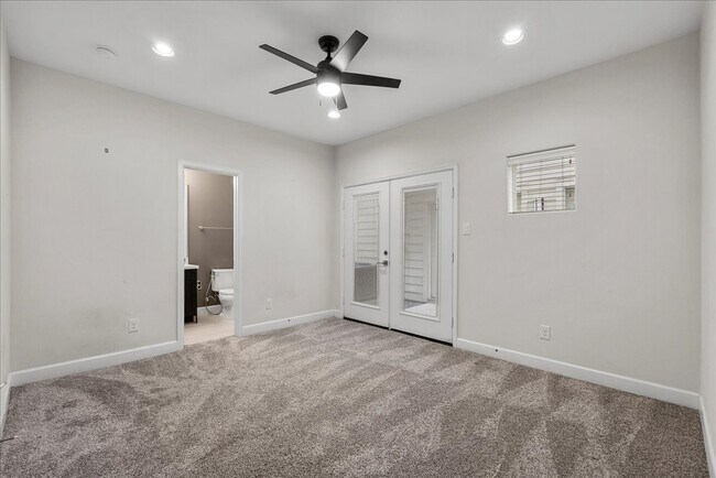 Building Photo - 403 N Nagle St