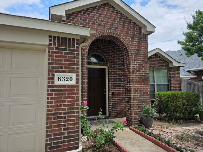 Foto del edificio - 6320 Spring Ranch Dr