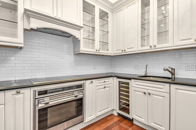 Building Photo - 51 Beacon St