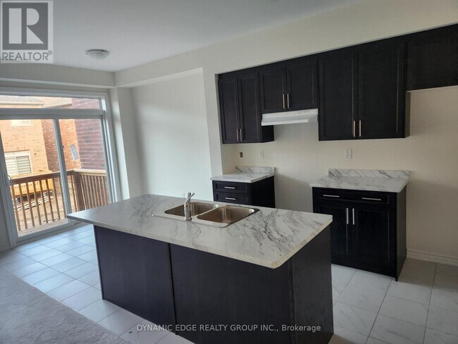 Photo du bâtiment - 93 N Gdn Blvd