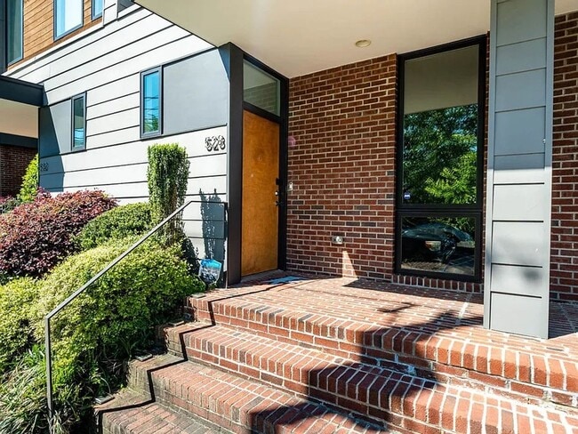 Building Photo - Premier 2BD, 2.5BA Downtown Raleigh Townho...