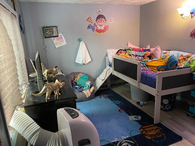 Building Photo - 53 Cornwell Ave