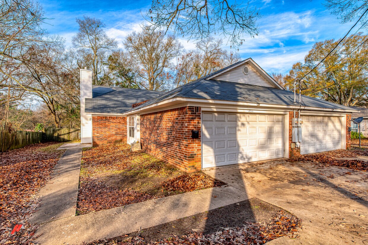 Front/Main - 2511 Senator St