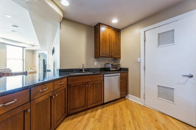 Foto del edificio - 1100 Clinton St