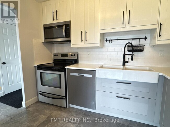 Building Photo - 65 Highland Crescent