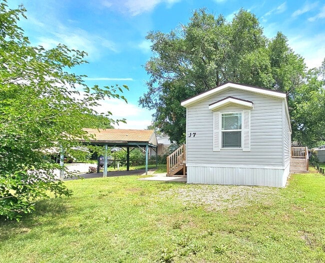 Building Photo - 2320 E MacArthur Rd