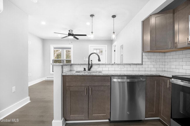 Foto del edificio - 103 E High St