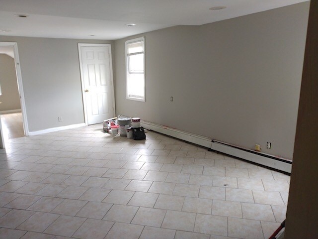 Building Photo - 452 River St