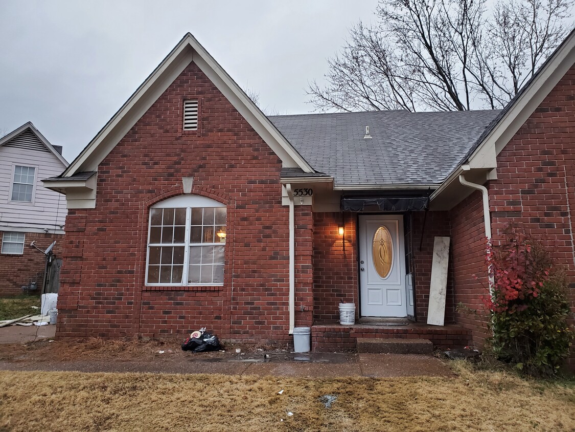 Front of home - 5530 Oak Branch Circle S.