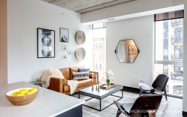 Foto del edificio - 710 W Grand Ave