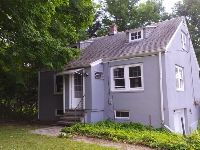 Foto del edificio - 156 Falls Ave