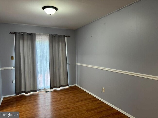 Building Photo - 54 Lerner Ct