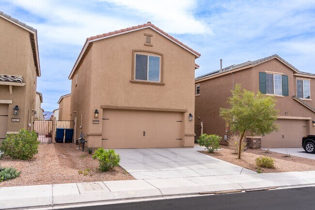 Building Photo - 3 bedroom 2 1/2 bath home ready for move in!