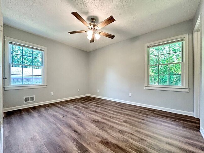 Foto del edificio - 321 Wilson Mill Rd SW