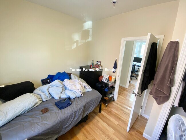 Building Photo - 5 Bickford Ave