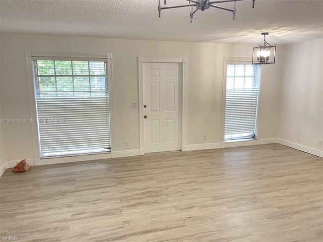 Building Photo - 2 br, 1 bath House - 8044 SW 80th Ave # B4