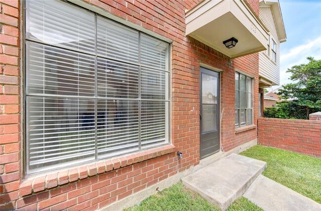 Building Photo - 1103 Dulles Ave
