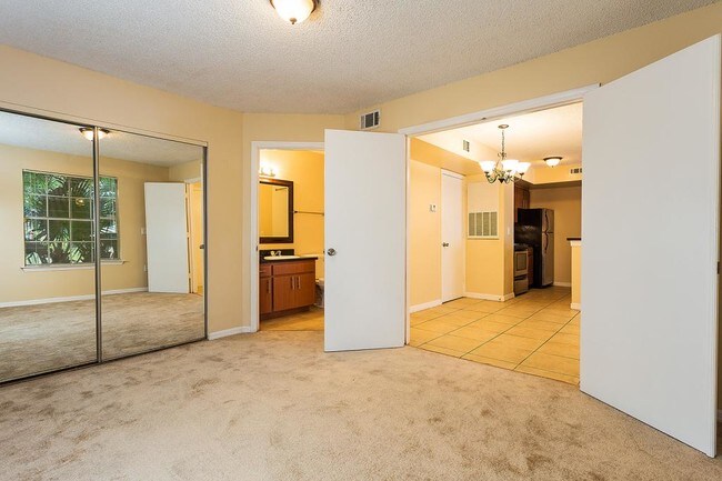 Building Photo - 409 FOUNTAINHEAD Cir