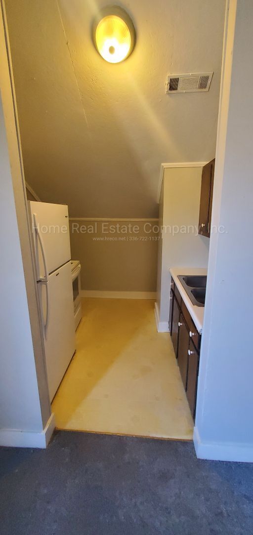Foto del edificio - 318 E Monmouth St