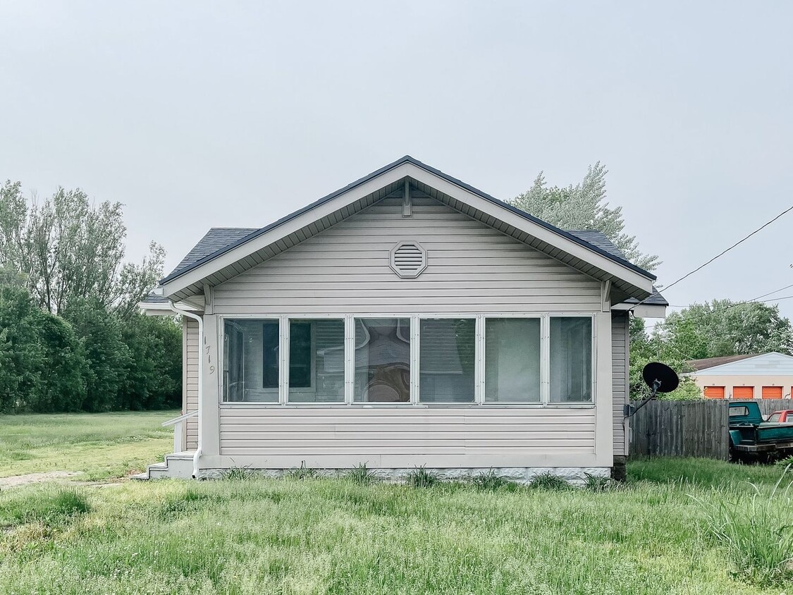 Foto principal - Enclosed Porch