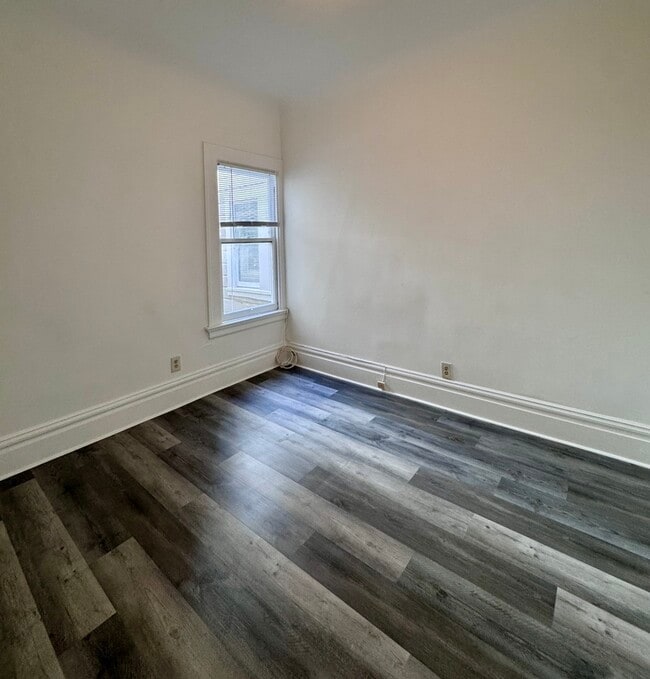 Building Photo - 1563 Powell St