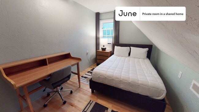 Private bedroom in 7 bed/2.5 bath Home - Private bedroom in 7 bed/2.5 bath Home