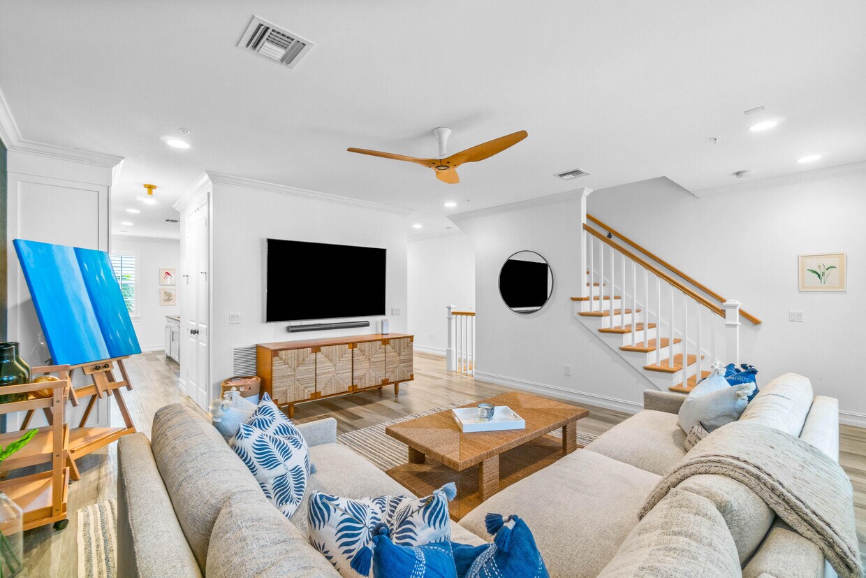 Primary Photo - 308 W Cannery Row Cir