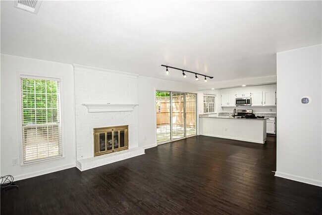 Foto del edificio - 5547 Clover Rise Ln