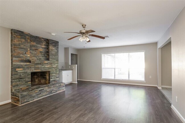Building Photo - 5018 Pine Cliff Dr