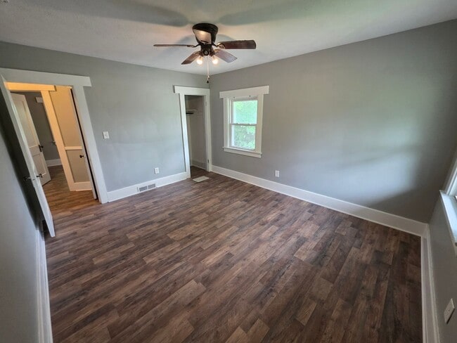 Building Photo - 3 Bedroom, 1 Bath Home in Battle Creek -  ...