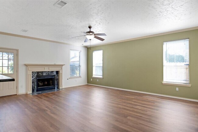 Foto del edificio - 4110 Bluewater Dr