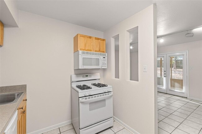 Foto del edificio - 2800 Westhill Dr