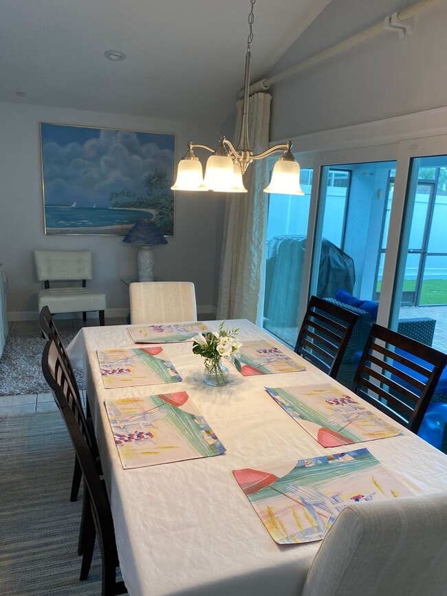 Building Photo - Sunset Lakes