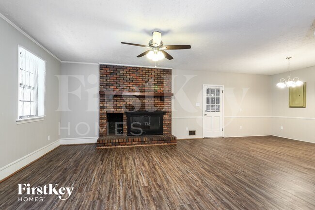 Foto del edificio - 3704 Newport Dr