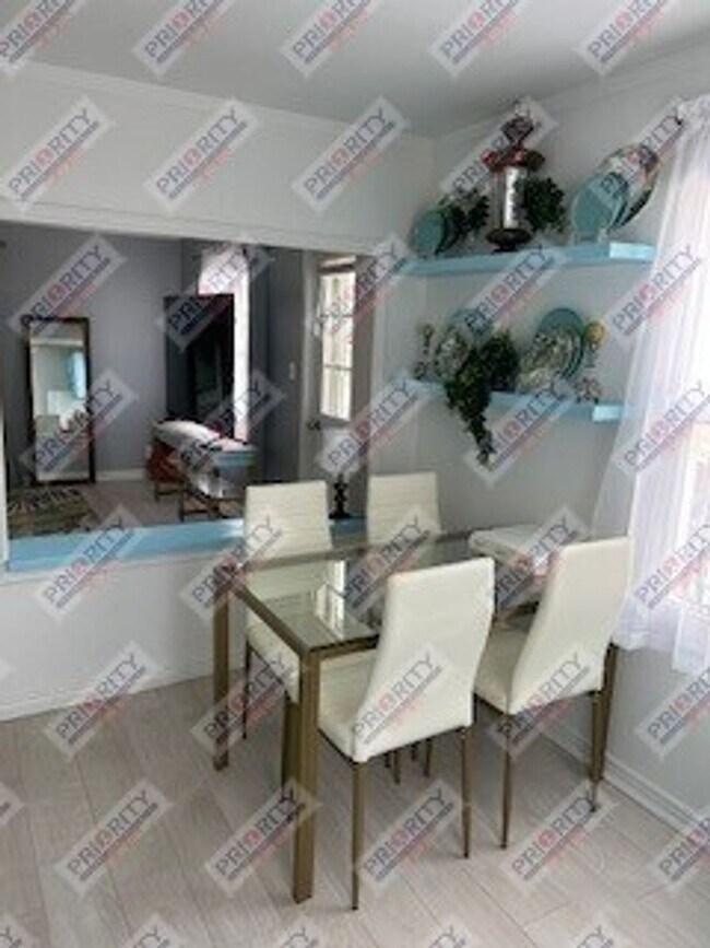 Foto del edificio - Charming Downtown House For Rent