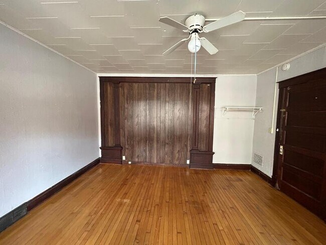 Foto del edificio - 110 S Blair St