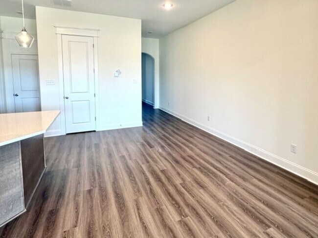 Building Photo - Now Leasing Brand New Townhomes In Olive Branch! Minutes from Methodist Hospital!