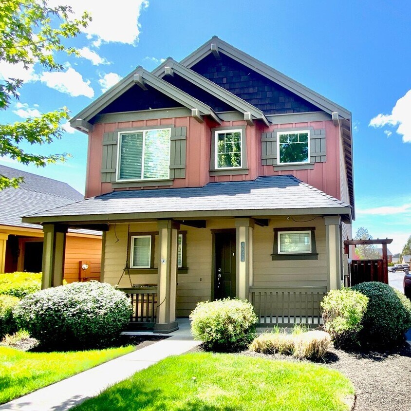 Primary Photo - Gorgeous 3 Bd/2.5Ba in Redmond!