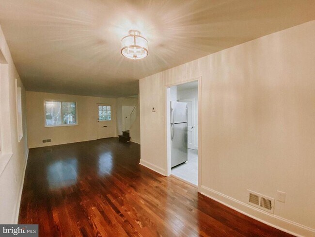 Foto del edificio - 44 E Rosemont Ave