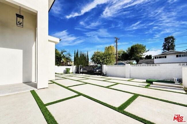 Foto del edificio - 6723 Sunnyslope Ave