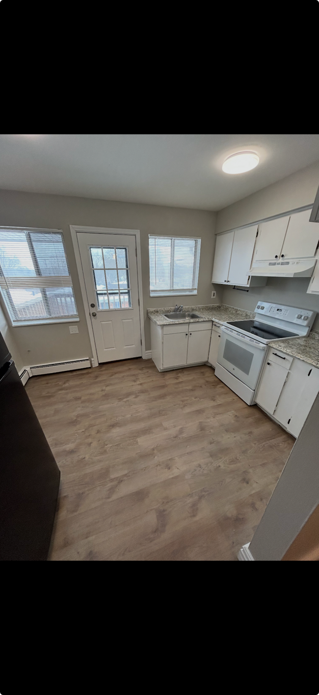 Building Photo - 10660 E Holly Rd